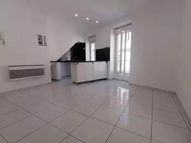 Nîmes 30000 Location appartement 1 pièce t1 au dernier étage