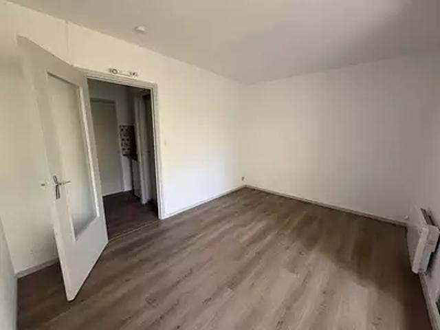 Nîmes 30000 Location appartement 1 pièce t1 au dernier étage