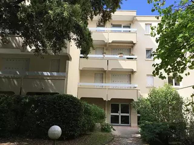 Nîmes 30000 Location appartement 2 pièces t2 au dernier étage cave