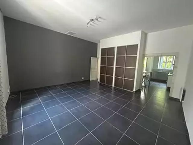 Nîmes 30000 Location appartement 2 pièces t2 au dernier étage parking