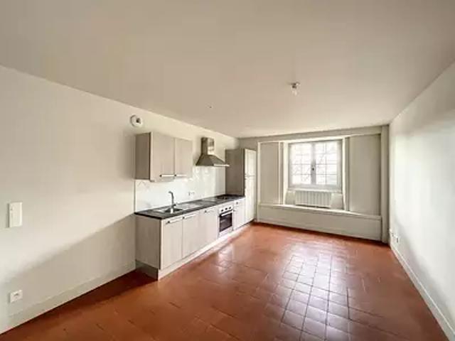 Nîmes 30000 Location appartement 2 pièces t2 au dernier étage parking