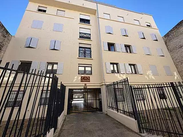 Nîmes 30000 Location parking au dernier étage