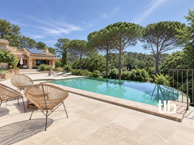 Nîmes Tour Magne: Villa De Prestige 250M2 sur 7200M2 De Par. 250m² Nîmes