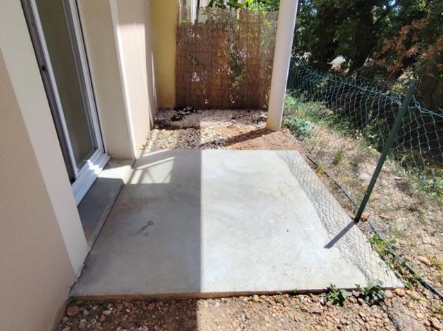 NIMES VACQUEROLLES RESIDENCE SECURISEE TYPE 1BIS 30M2 PARKIN