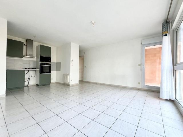 NIMES VACQUEROLLES T2 EN RDC AVEC BALCON ET PARKING