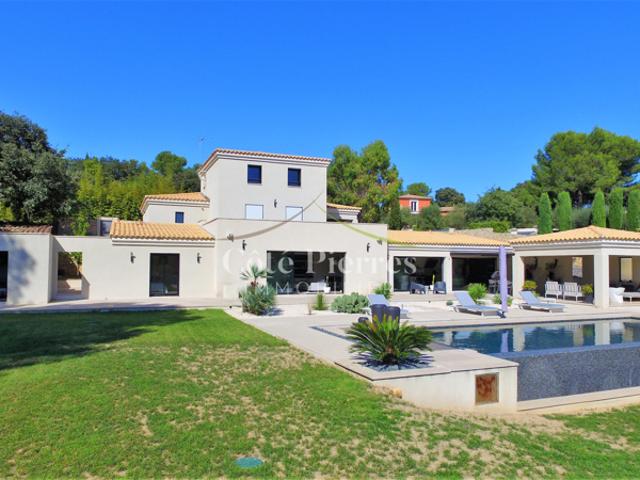 NIMES Villa d' exception