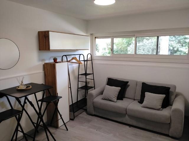 NIMES AGREABLE STUDIO MEUBLE DE 14M2