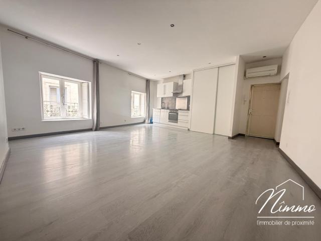 NIMES ARENES T2 61,7M2 RENOVE CLIM CAVE