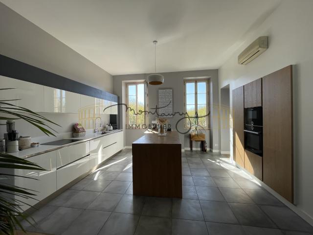 NIMES AVENUE CARNOT NOTRE DAME SPLENDIDE T5 AVEC BALCON LOUE MEUBLE