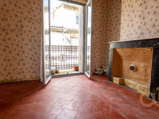 Nîmes Bas de Croix de fer: Immeuble constitué de 3 lots