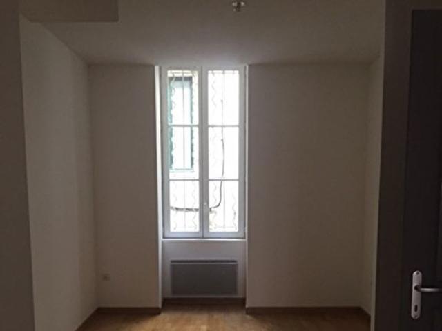 NIMES CENTRE AMIRAL COURBET GAMBETTA GRAND STUDIO 35.35M²