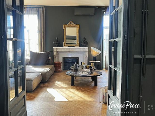 NIMES CENTRE APPARTEMENT BOURGEOIS P5 140M2 HABITABLES 2 PA