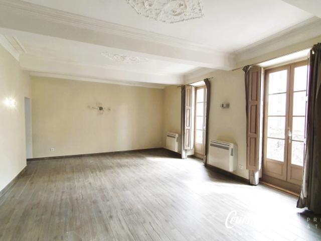 NIMES CENTRE ECUSSON SUPERBE P5 DE 123 M2 AVEC BALCON DANS I