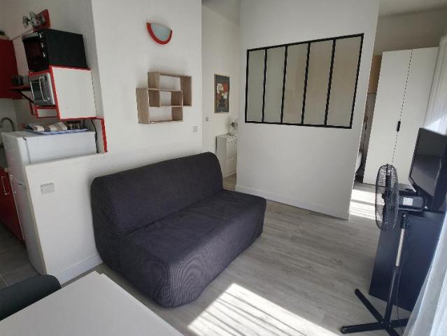 Nimes centre ville T1bis avec balcon ascenseur