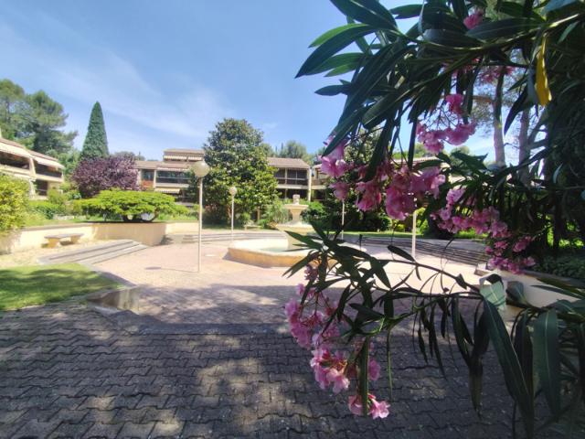 Nîmes, Cigale, Appartement T5/6 jardin, parking, piscine, te