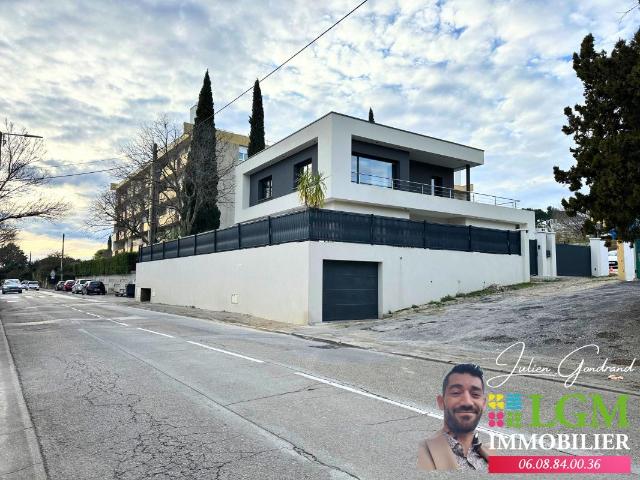 Nîmes Courbessac Maison 4 pièces neuve et contemporaine de 139 m² en R+1 sur une parcelle de 417 m² avec deux garages