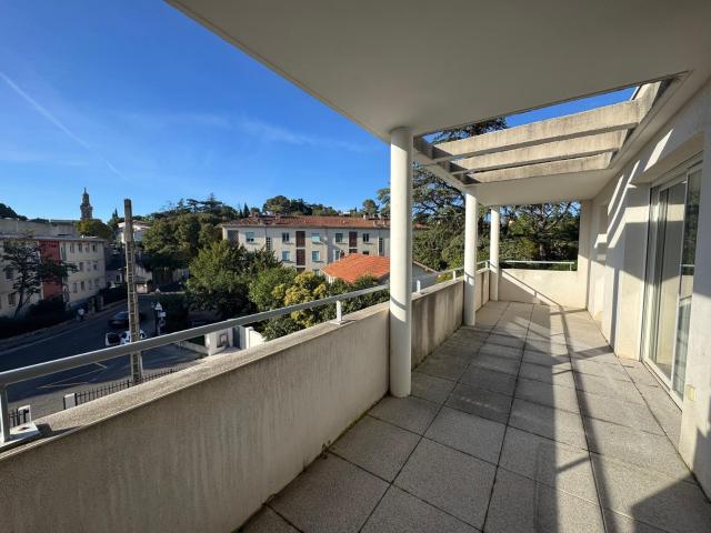 NIMES CROIX DE FER Appartement P4 92m2 avec terrasse et place de parking ACCES ET NORMES PMR