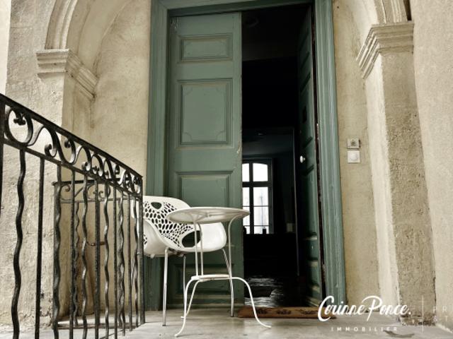 NIMES ECUSSON ADORABLE P2 55 M2 DANS MAGNIFIQUE IMMEUBLE CLA