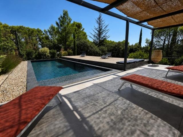 NÎMES, GARRIGUES. VILLA CONTEMPORAINE 202 M², PISCINE sur 3 000 M² DE TERRAIN