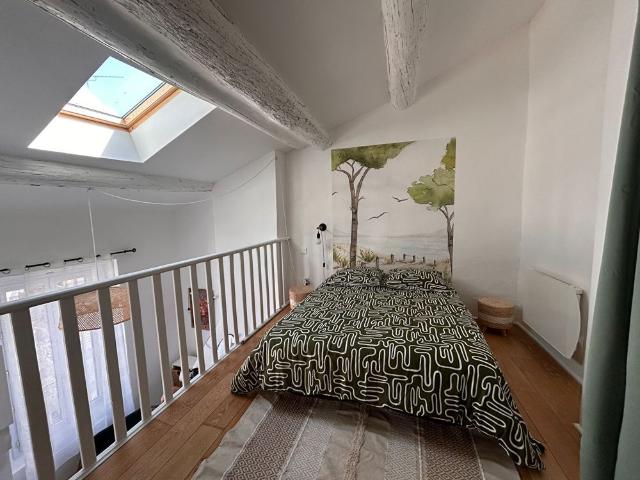NIMES GRAND STUDIO MEUBLE 28.90 M² AVEC MEZZANINE + CAVE