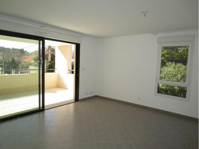 NIMES JEAN JAURES / PUECH DU TEIL T3 AVEC CLIMATISATION, TERRASSE, GARAGE ET PARKING