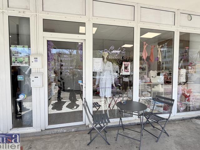 Nîmes, Local commercial loué