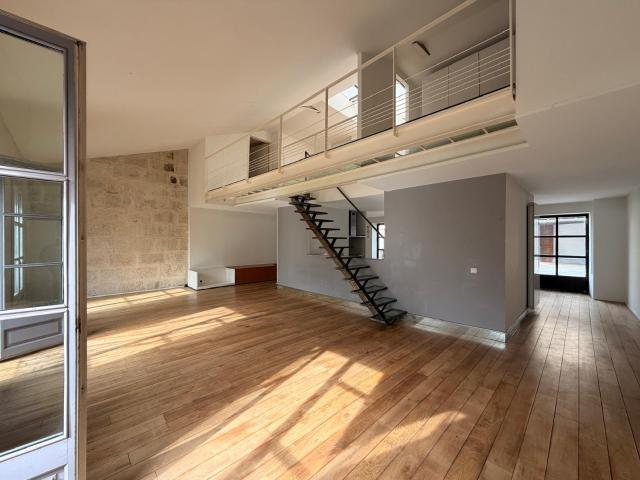 NIMES MAISON CARREE Duplex d'exception P3 bis de 155m2 avec terrasse de 50m2