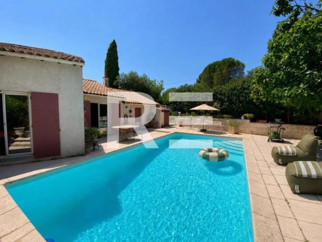 Nîmes, maison avec piscine et jardin