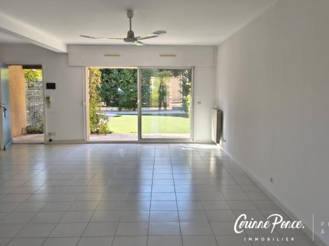 NIMES Maison de ville avec garage Corinne Ponce Immobilier