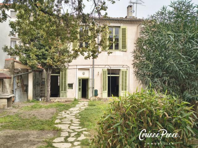 NIMES Maison de ville avec jardin et dépendance CENTRE VILLE