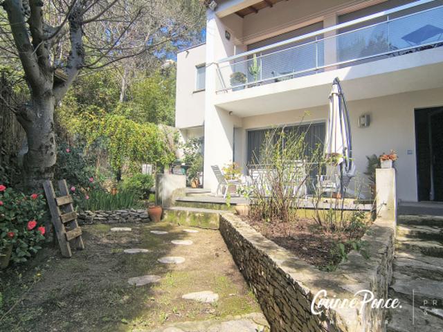 Nîmes maison de ville jardin et garage Corinne Ponce immobil