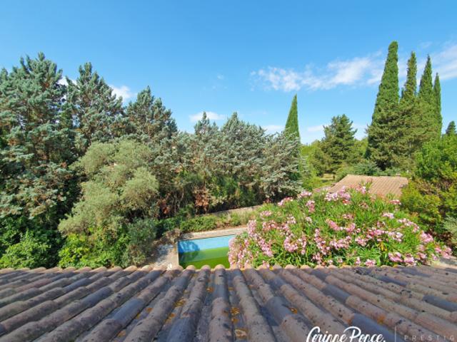 Nîmes maison familliale avec piscine pool house et garage Co