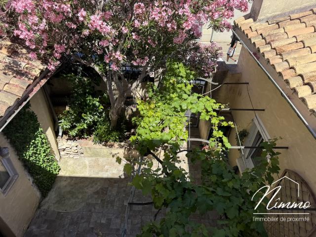NIMES MONTAURY MAISON DE VILLE 115M2 R+1 T5 AVEC COUR CELLIER GARAGE