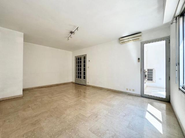 NIMES / PORTE DE FRANCE T2 AVEC CLIMATISATION, GARAGE, CAVE ET LOGGIA