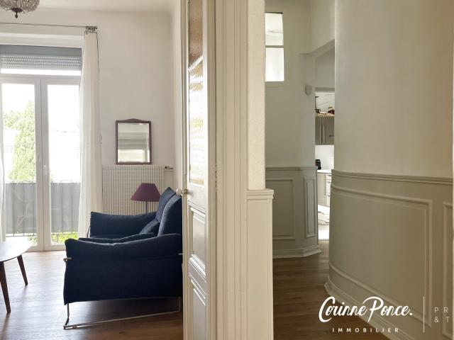 NIMES PREFECTURE APPARTEMENT P4 BOURGEOIS ENTIEREMENT RENOVE DE 127 M2 AVEC CHAMBRE DE BONNE/ATELIER SITUE AU