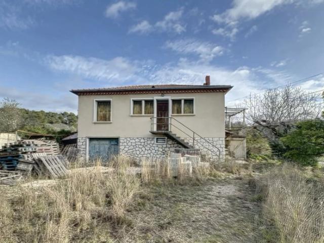 Nîmes, quartier Courbessac, 136m² répartis en deux plateaux de 68m² sur 1600m² de terrain