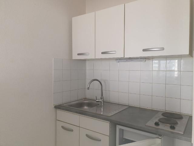 NIMES QUARTIER GARE STUDIO ETUDIANT 23 M2 AU 1ER ETAGE