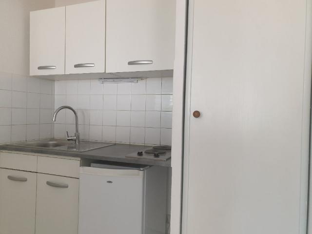 NIMES QUARTIER GARE STUDIO ETUDIANT 23 M2 AU 1ER ETAGE