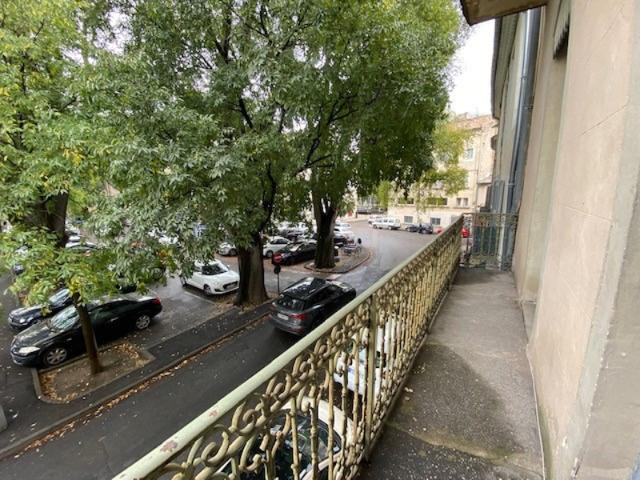 Nîmes quartier Place de la Révolution T2 avec balcon et terr