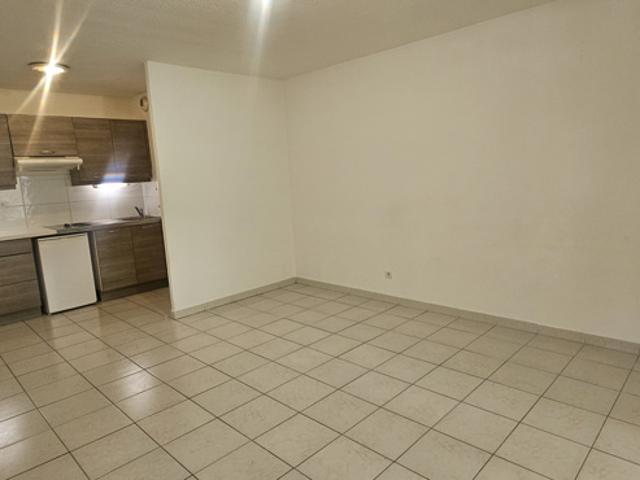 Nimes route de beaucaire appartement T2 lumineux Garage à l