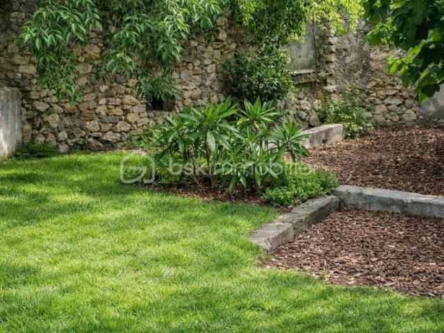 NIMES Route de Sauve, maison avec garage et jardin, rare sur le secteur