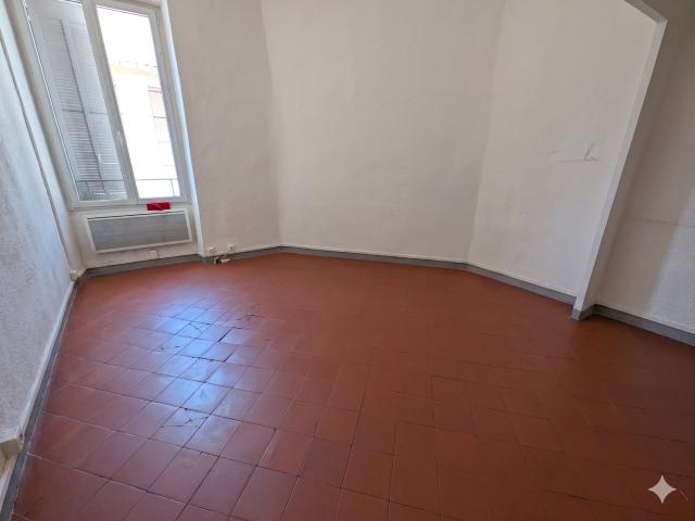 NÎMES rue Hugues Capet Idéal étudiant ou jeune actif !