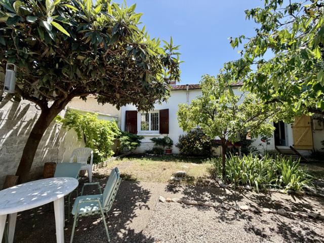 Nîmes, Rue Pierre Devoluy, maison meublée T3 avec jardin et