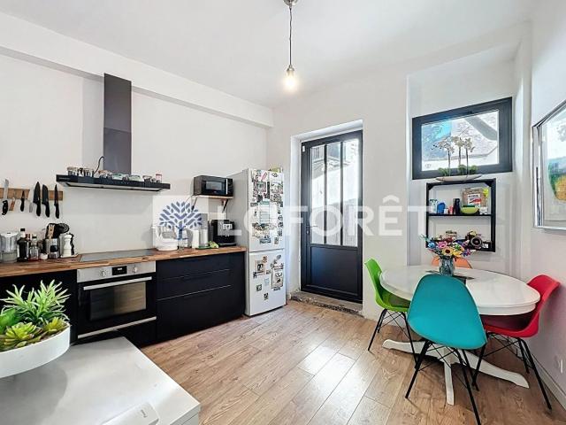 NIMES SECTEUR CARNOT BEAU P2 DE 60 M² AVEC COUR PRIVATIVE