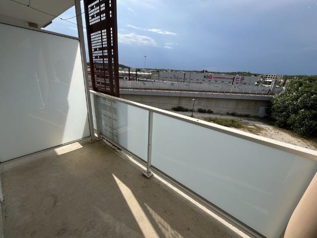 Nîmes studio 18m2 terrasse + parking