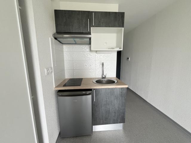 Nîmes studio 18m2 terrasse + parking