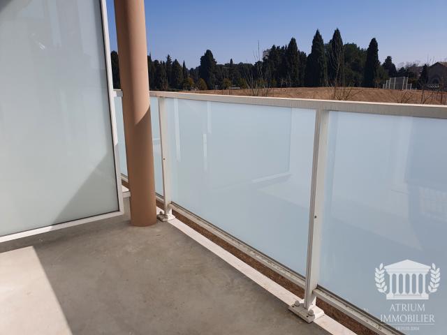 Nîmes studio avec terrasse + parking à louer