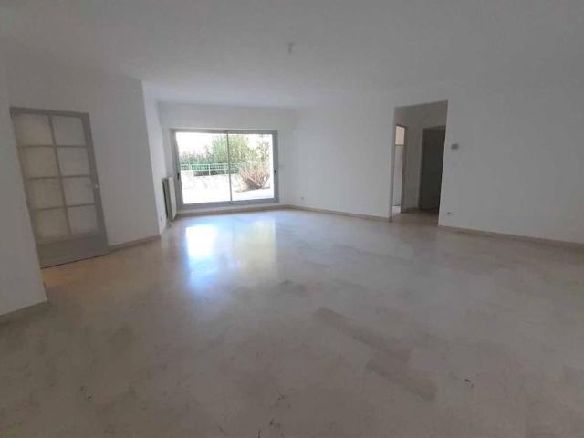 NIMES/CENTRE SAINT BAUDILE APPARTEMENT T3 DE 82M2 AVEC TERRASSE, GARAGE ET CAVE