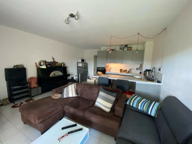 NIMES/VACQUEROLLES T2 MEUBLE avec BALCON et PARKING
