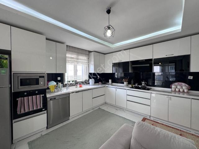 Ninova Park Sitesi'nde 4+1, 200m², Kapalı Otoparklı Lüks Daire